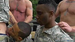 Ik hou van aziatische gay sex met jonge 18+ gasten leger 69 stijl