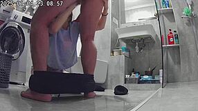 เมียแอบทำก้นกับเพื่อนสามีในห้องนอนเพื่อชำระหนี้