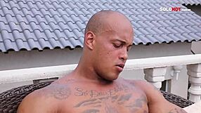 I am a bodybuilder cumming so good, ahh.