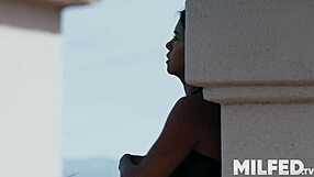 Gorąca dojrzała macocha potajemnie rżnie pasierba