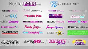 Horn blond vixen Molly Little laver undertøj for to til bytte-orgie med Lauren Phillips