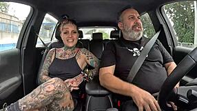 a tatuada naty loka pegou a carona e deu o c� no pelo para o motorista