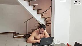 मेरा हसबैंड मुझे अनसैटिसफाइड छोड़ता है, तो मैं उसके स्टेपब्रदर सालोम गिल को बैंग करती हूं