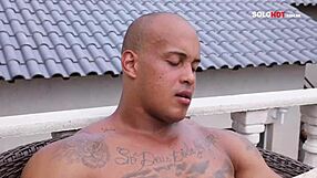 I am a bodybuilder cumming so good, ahh.