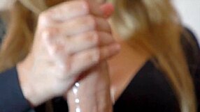 Two Sugars Create an Unusual Blend in This Video