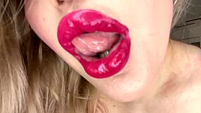 Secret lips obsession with huge goddess in lingerie 😍