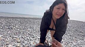 Peruvian prostitute swallows cum after beach sex