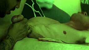 Potetovaný Jason Vario drie gay zadok veľkým čiernym kokotom