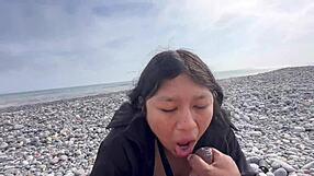 Peruvian prostitute swallows cum after beach sex