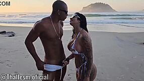 Hab diese tätowierte Latina am Nacktstrand gefunden, musste meinen riesigen Schwanz hart reiten.