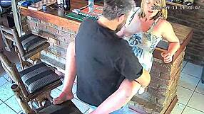 Elkaptam a feleségemet, amint szexel a legjobb barátommal a szoknyában