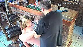 Elkaptam a feleségemet, amint szexel a legjobb barátommal a szoknyában