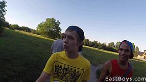 Веселье на вебкамере с скейт-твинками, которые хвастаются