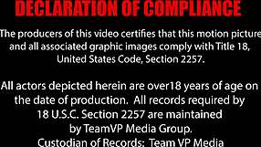 Črni bodybuilder dominira emo tatovirano kurvo z monstrum kurcem