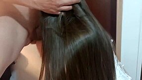 Esposa puta folla en frente de su cornudo marido. SHE LOVES sexo por dinero!