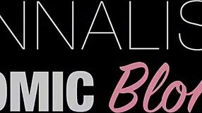 Blond kurvička tvrdě šukána pasynkem v rychlý ložnici