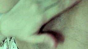 gosta de me ver destruindo minha bucetinha mostro meus seios lindos 😍