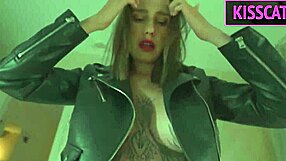 Step mom without panties gets fucked by son