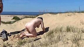 Mujer madura jugosa se corre fuerte en playa por follada intensa