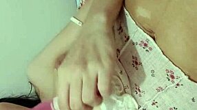 gosta de me ver destruindo minha bucetinha mostro meus seios lindos 😍