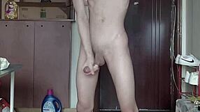 Это худой гей тинейджер 18+ с большим членом самый горячий соло кумшот когда-либо?