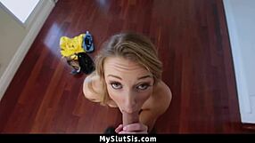 ¡Hermano la sigue a escondidas a la habitación de su hermanastra!