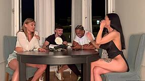 Társasjáték a barátokkal vad csoportos szex káosszá válik