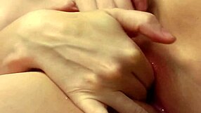 Esfregando minha buceta cremosa até gozar rubbing my creamy pussy until i cum