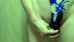 ゴージャスなゴールドレオタードでロングアナルプラグ調教