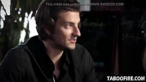 Lentohoitaja viettelee naimisissa olevan miehen suihinotolla ja panolla