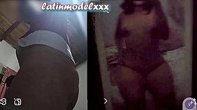 Hot big ass model in a videocall sees his older lover masturbate