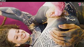 Tattovert par driver hardknull og slapp anal suging?