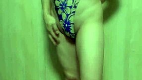 ゴージャスなゴールドレオタードでロングアナルプラグ調教