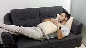 Resulto Bien Cachonda La Joven Se Ofrece A Chuparme La Verga Y Me Pone Su Co�o En La Boca Para Que Se Lo Mame Y La Penetre