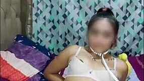 WOMAN MASTURBATES UNTIL SQUIRTING