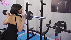 يا إلهي أحب أشوف المدرب ينيك صديقتنا!