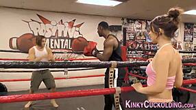 Coura se nechá ponížit černým čurákem