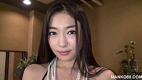 このドミナントなアジアンがキンキーなゲームに夢中