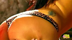 do sexy babes orgasm with dildo?