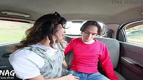 Wah, cewek kurus kecil 18+ ini ditumbuk keras di ubersex, gila! 😍