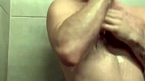 Beautiful bodybuilder gets kinky at home