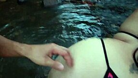 chica de gran culo se deja follar en un rio sexo arriesgado por dinero