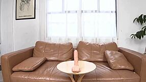 Videli ste už japonskú babu ako Yuka Sayama tak mokrú pred vyvrcholením vo Vol 3?