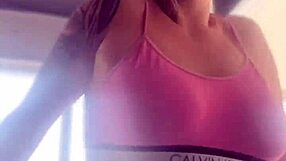 Otišla u teretanu sa análnim čepom u dupetu. Toliko napaljena, dupe podmazano za kurac kod kuće