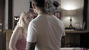 Blonde 18+ maagd liegt over maagdelijkheid tijdens pijpen op kerel