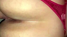 Volim da razvaljujem ove guze, posebno drugaricu u kućnom seksu