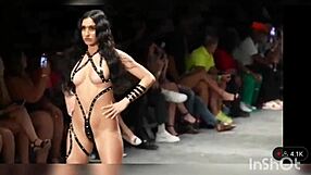 يا ريت تشوفوا عرض مايوه بشريط أسود رهيب الإثارة