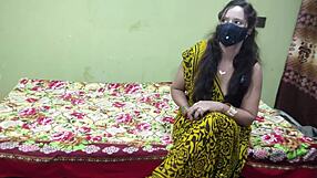 Pakistani housewife seduces her friend in hot audio video