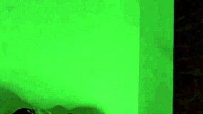 Am prins-o pe colocatara mea masturbându-se pe cameră spion în cămin