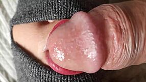 Obožujem gledati, kako moja ljubica daje mokro sesanje na bližino